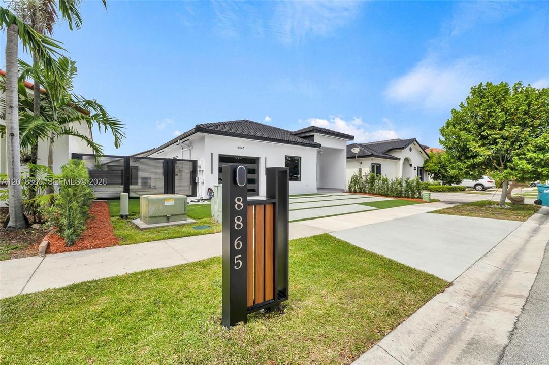 Active With Contract: $950,000 (4 beds, 3 baths, 1857 Square Feet)