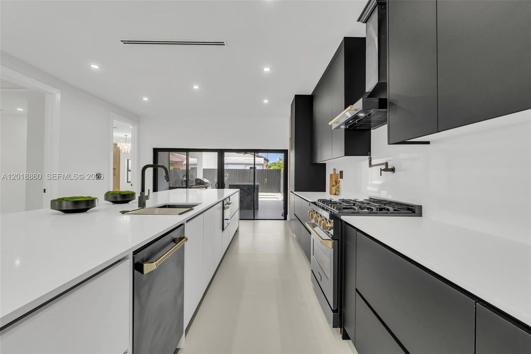 Active With Contract: $950,000 (4 beds, 3 baths, 1857 Square Feet)