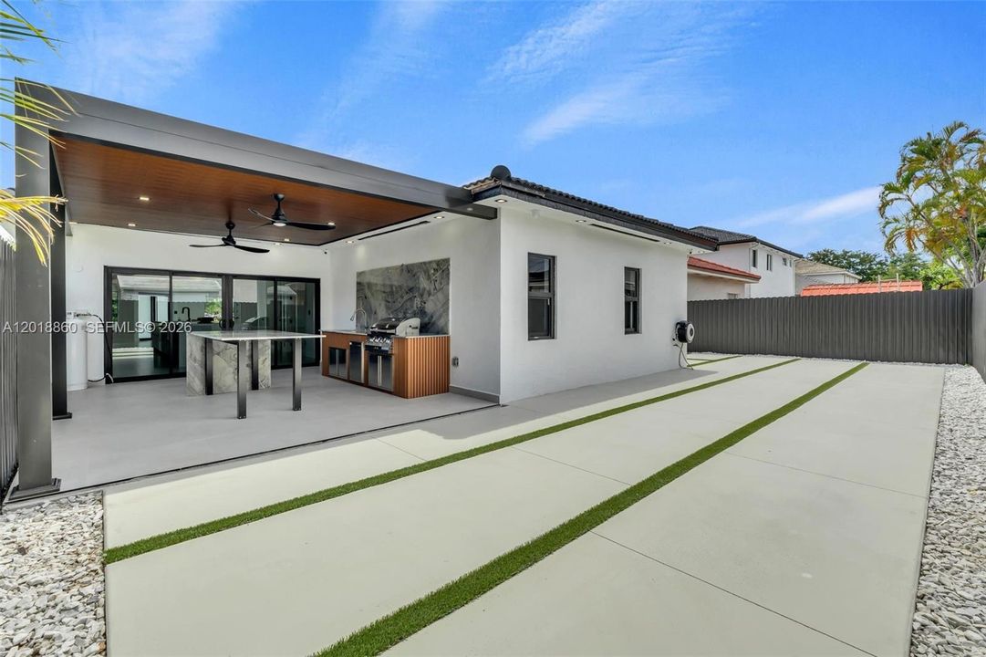 Active With Contract: $950,000 (4 beds, 3 baths, 1857 Square Feet)