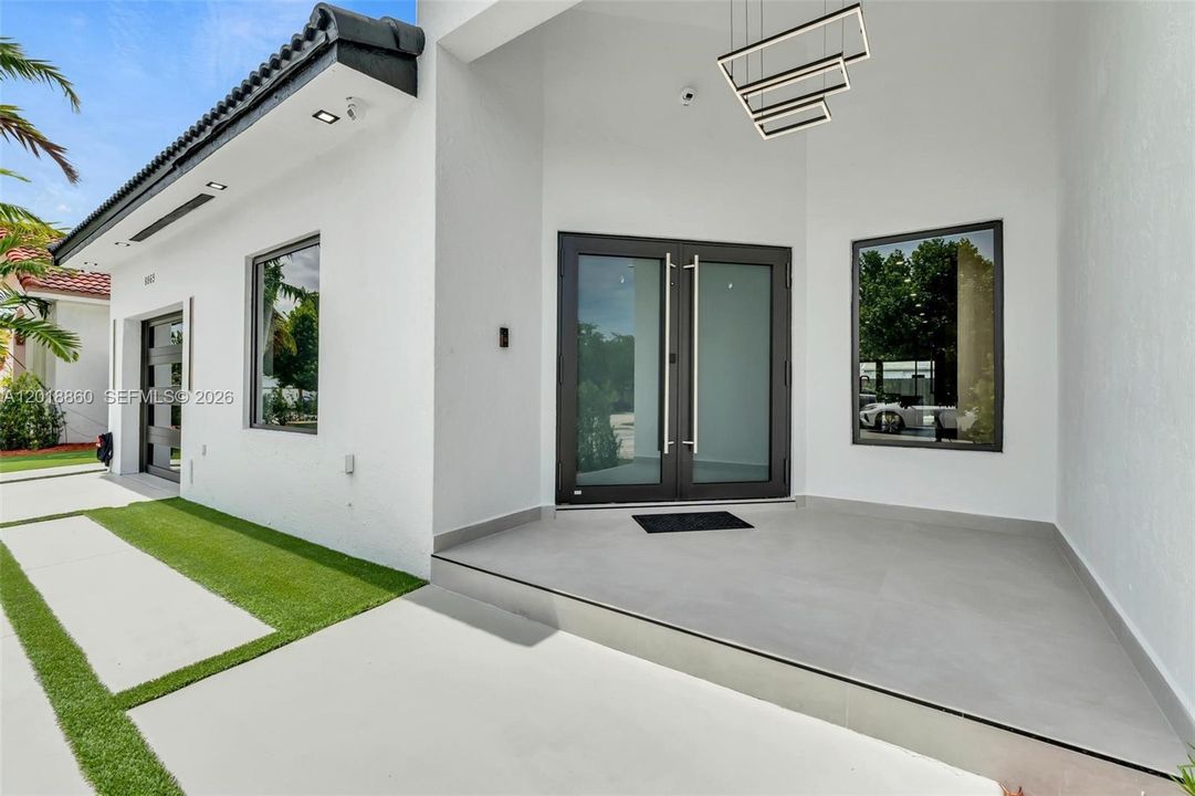 Active With Contract: $950,000 (4 beds, 3 baths, 1857 Square Feet)