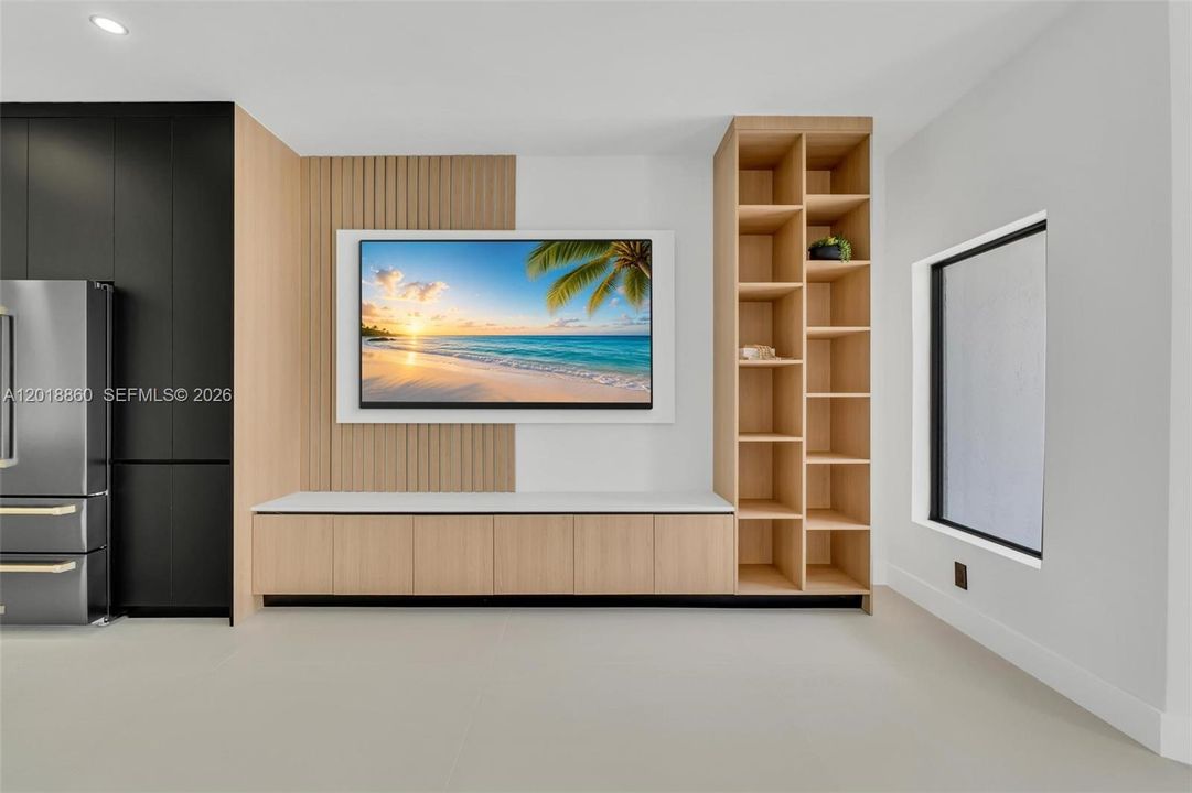 Active With Contract: $950,000 (4 beds, 3 baths, 1857 Square Feet)