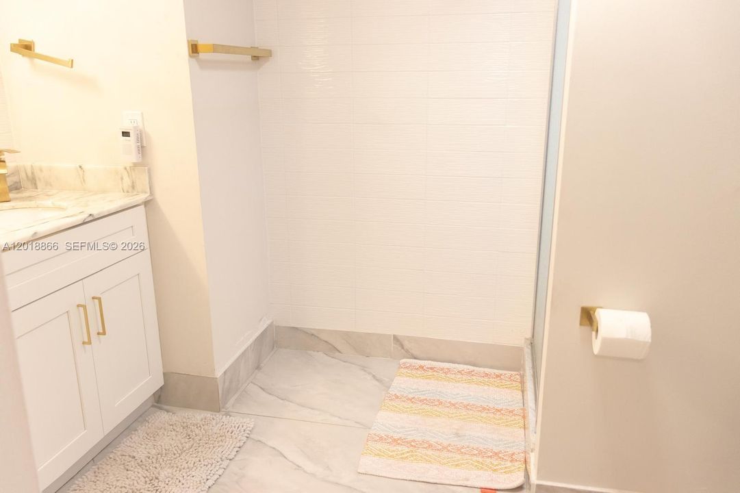 For Sale: $138,000 (1 beds, 2 baths, 1140 Square Feet)