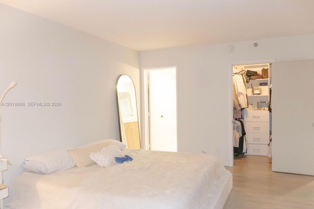 For Sale: $138,000 (1 beds, 2 baths, 1140 Square Feet)