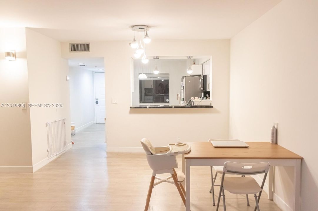 For Sale: $138,000 (1 beds, 2 baths, 1140 Square Feet)