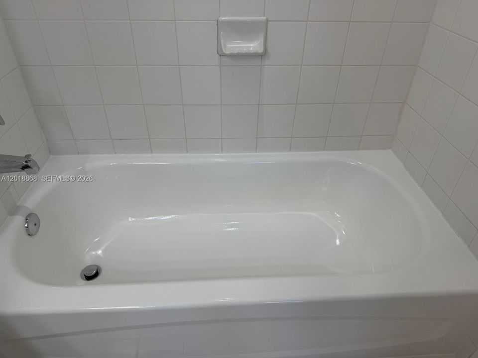 For Sale: $350,000 (2 beds, 2 baths, 982 Square Feet)