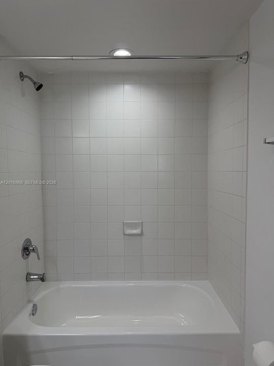 For Sale: $350,000 (2 beds, 2 baths, 982 Square Feet)