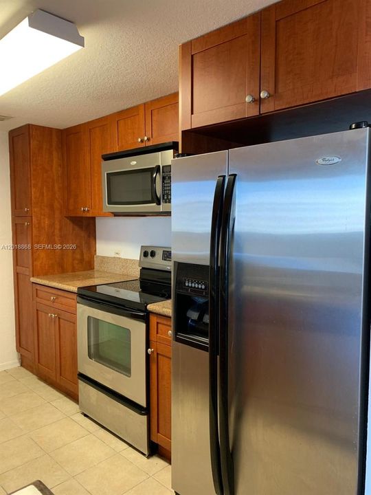 For Sale: $350,000 (2 beds, 2 baths, 982 Square Feet)