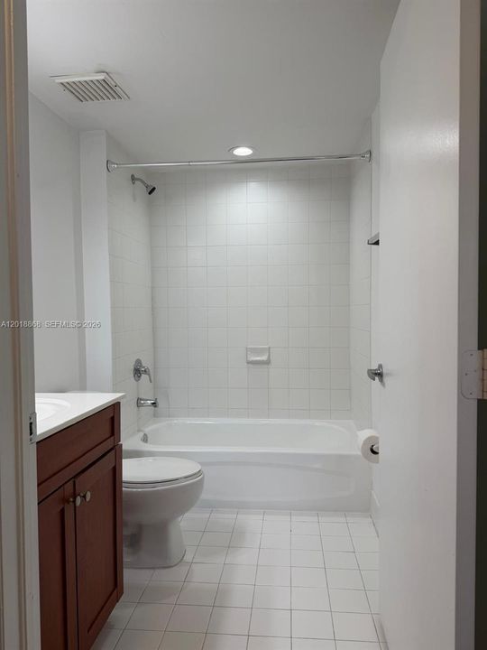 For Sale: $350,000 (2 beds, 2 baths, 982 Square Feet)