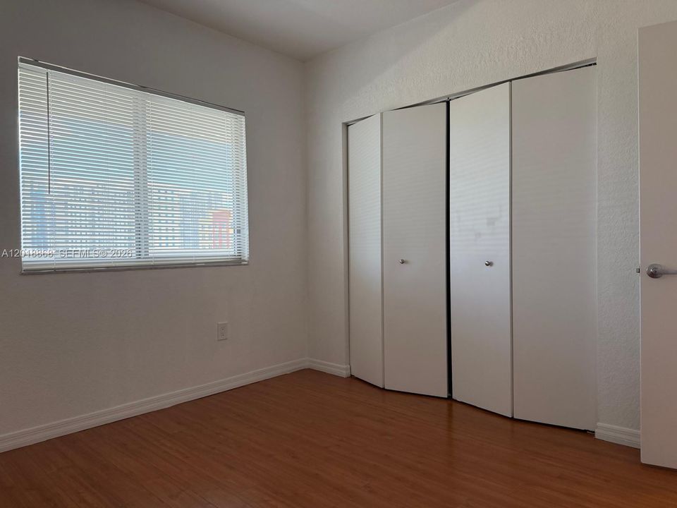 For Sale: $350,000 (2 beds, 2 baths, 982 Square Feet)
