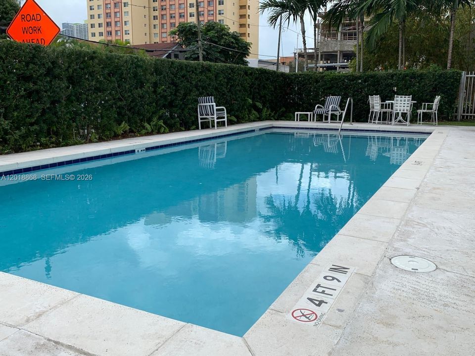 For Sale: $350,000 (2 beds, 2 baths, 982 Square Feet)