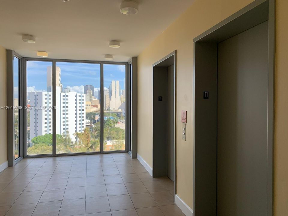 For Sale: $350,000 (2 beds, 2 baths, 982 Square Feet)