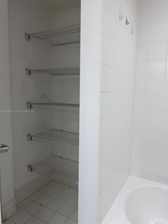 For Sale: $350,000 (2 beds, 2 baths, 982 Square Feet)