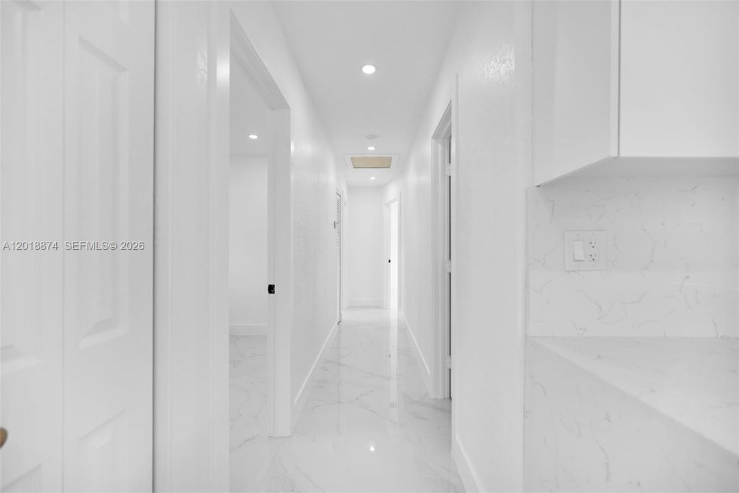 Под контрактом: $590,000 (3 спален, 2 ванн, 1125 Квадратных фут)