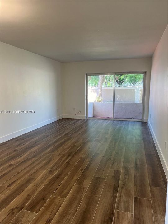 For Rent: $1,850 (1 beds, 1 baths, 715 Square Feet)