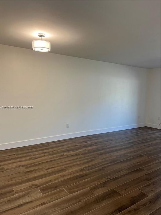 For Rent: $1,850 (1 beds, 1 baths, 715 Square Feet)