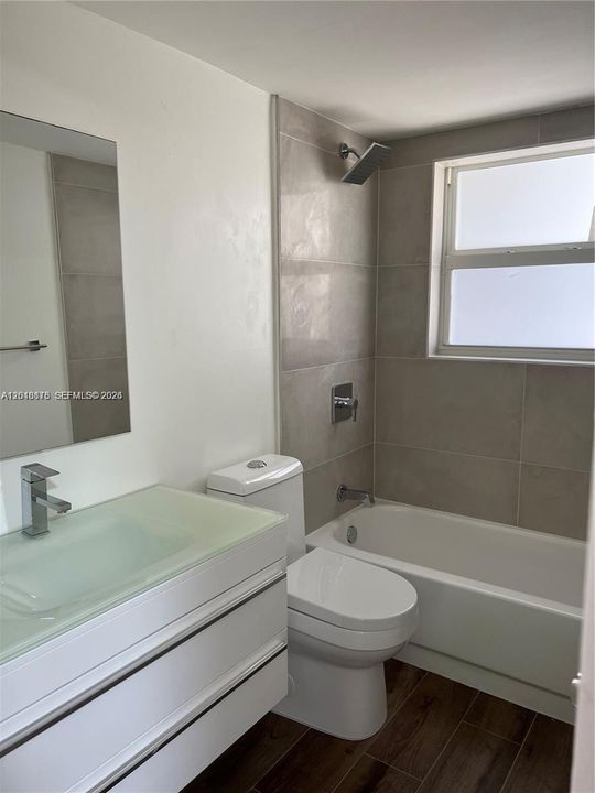 For Rent: $1,850 (1 beds, 1 baths, 715 Square Feet)