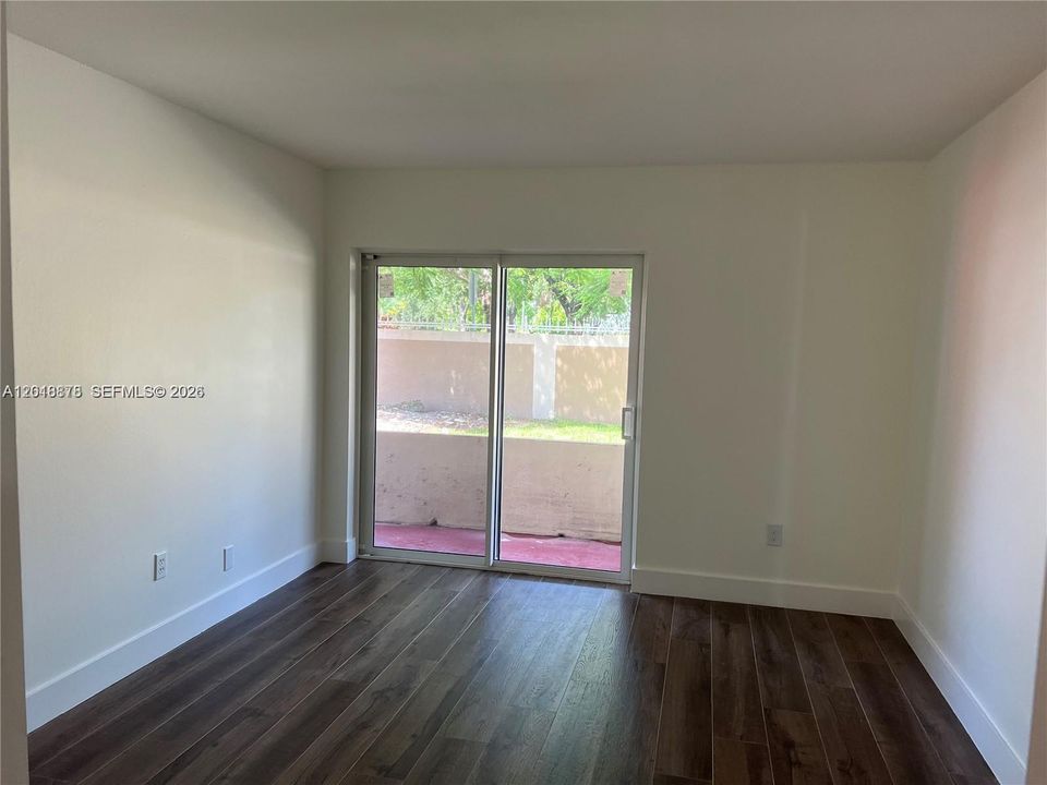 For Rent: $1,850 (1 beds, 1 baths, 715 Square Feet)