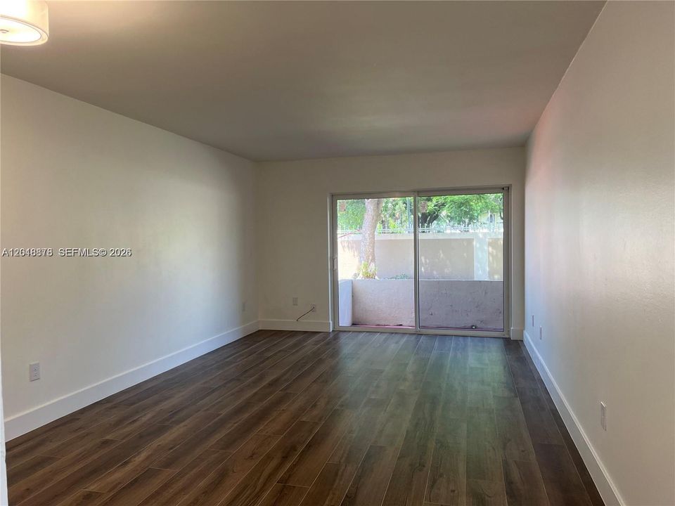 For Rent: $1,850 (1 beds, 1 baths, 715 Square Feet)