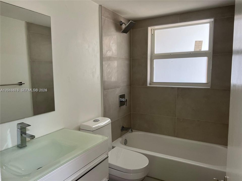 For Rent: $1,850 (1 beds, 1 baths, 715 Square Feet)