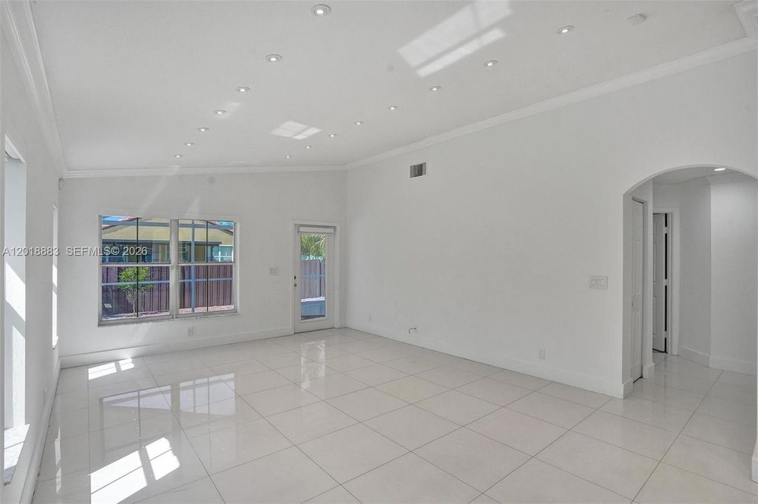 For Sale: $630,000 (4 beds, 2 baths, 1667 Square Feet)