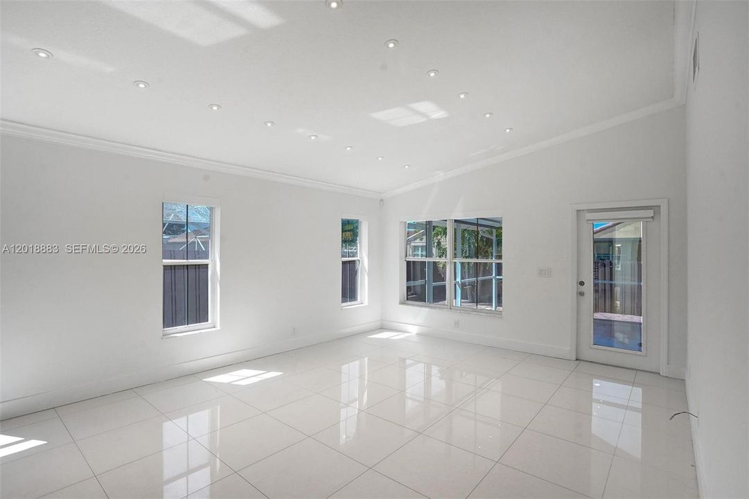For Sale: $630,000 (4 beds, 2 baths, 1667 Square Feet)