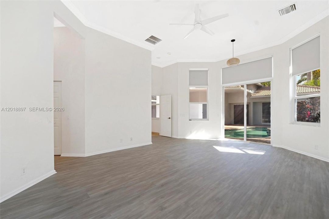 En Renta: $7,990 (4 camas, 3 baños, 3176 Pies cuadrados)