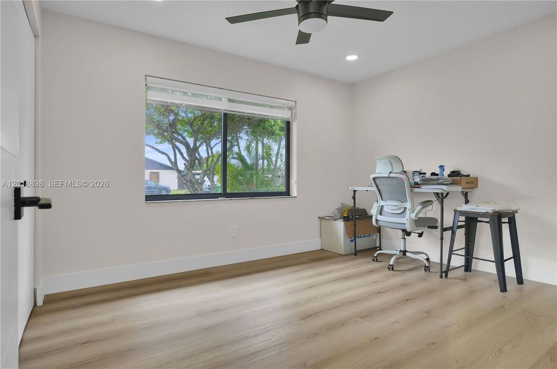 Recently Sold: $465,000 (2 beds, 1 baths, 864 Square Feet)