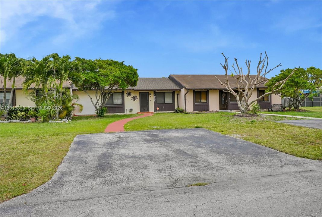 Recently Sold: $465,000 (2 beds, 1 baths, 864 Square Feet)