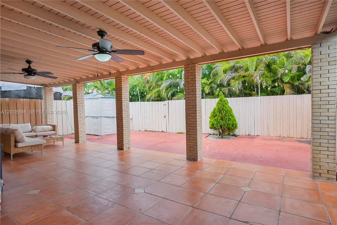 Recently Sold: $465,000 (2 beds, 1 baths, 864 Square Feet)