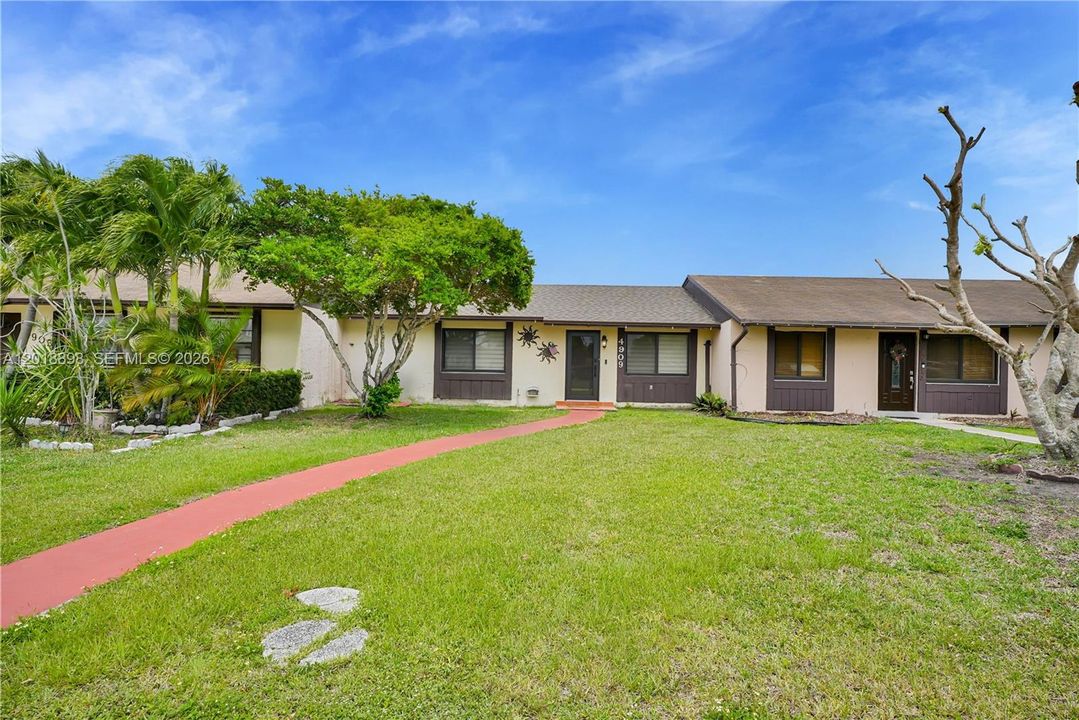 Recently Sold: $465,000 (2 beds, 1 baths, 864 Square Feet)