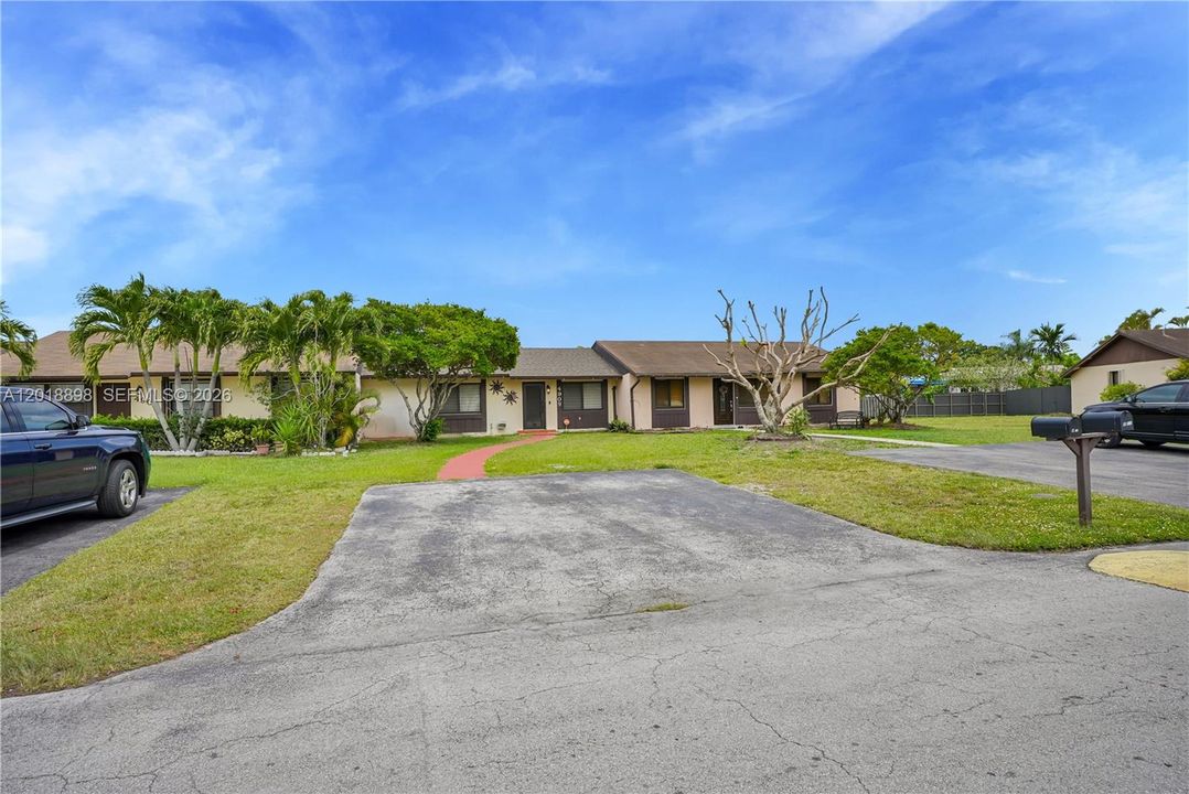 Recently Sold: $465,000 (2 beds, 1 baths, 864 Square Feet)