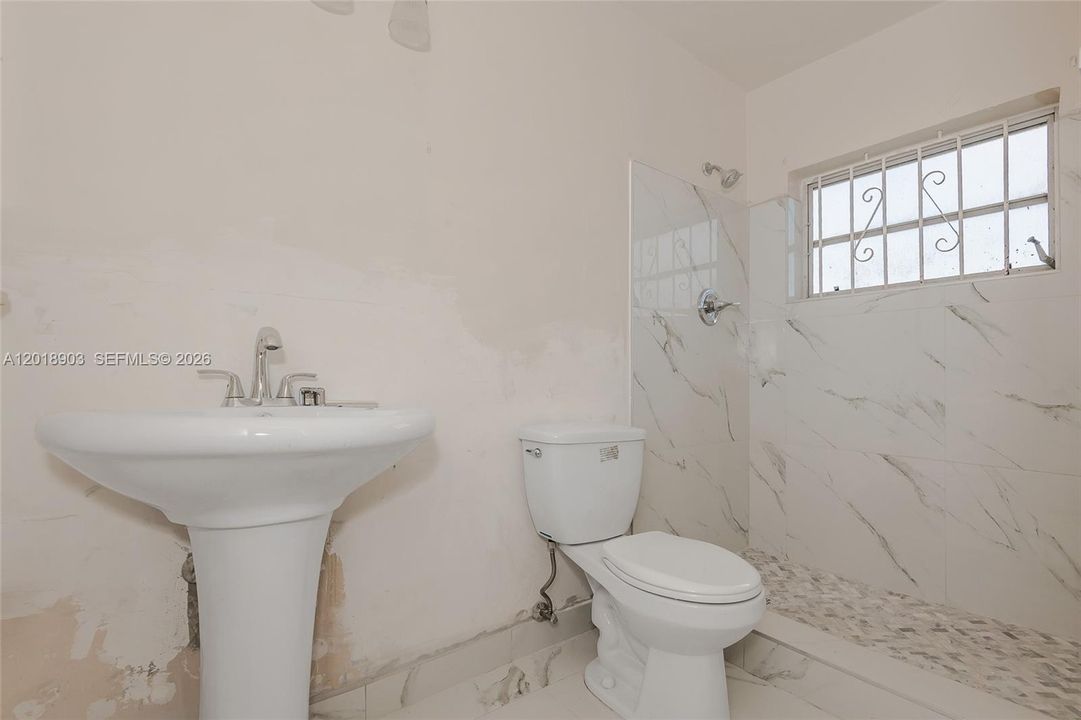 Active With Contract: $549,990 (3 beds, 2 baths, 1452 Square Feet)