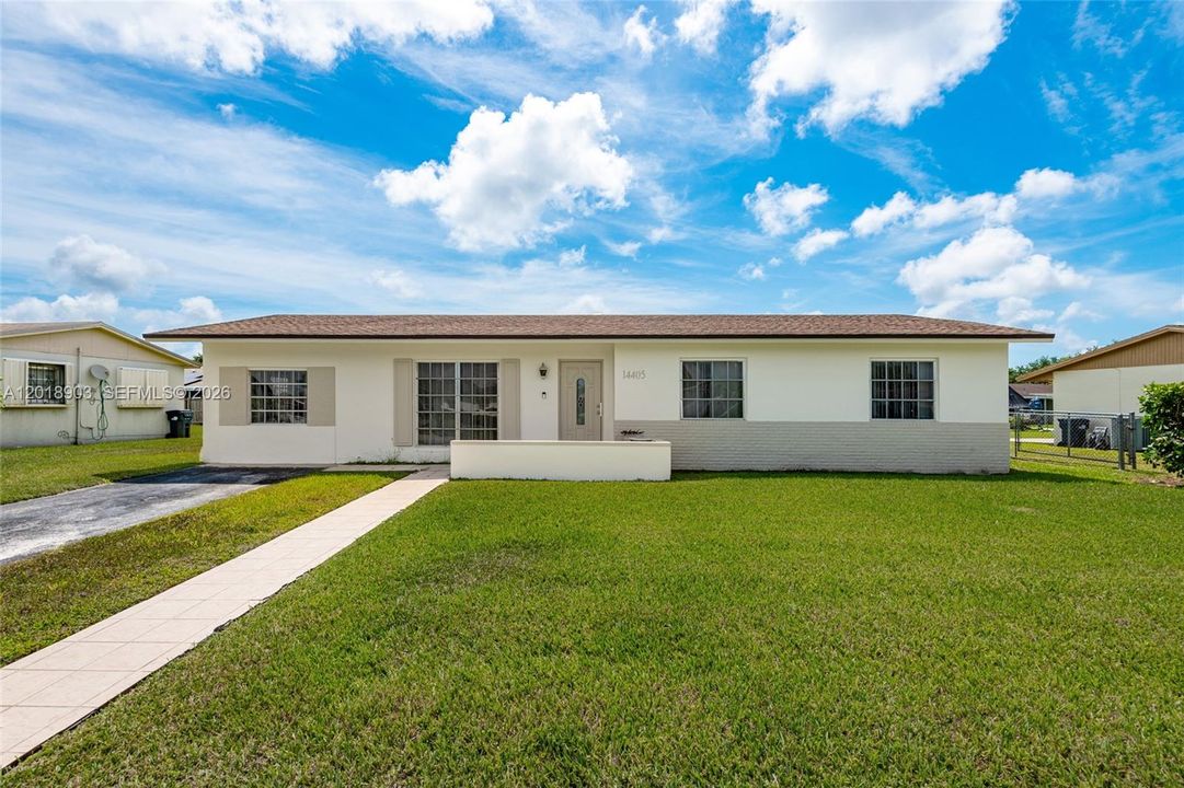 Active With Contract: $549,990 (3 beds, 2 baths, 1452 Square Feet)