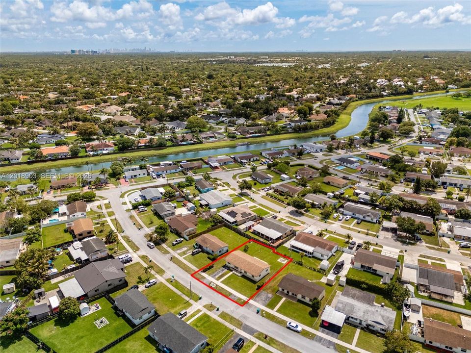 Active With Contract: $549,990 (3 beds, 2 baths, 1452 Square Feet)