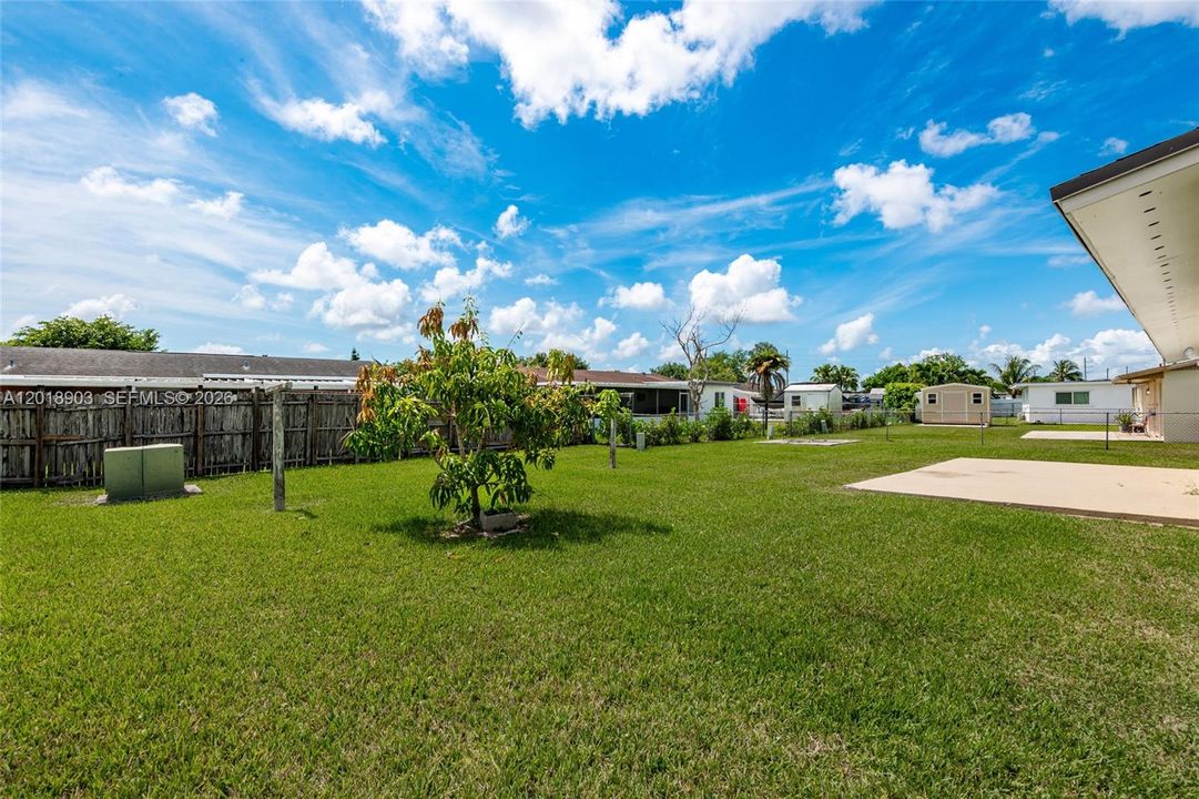 Active With Contract: $549,990 (3 beds, 2 baths, 1452 Square Feet)