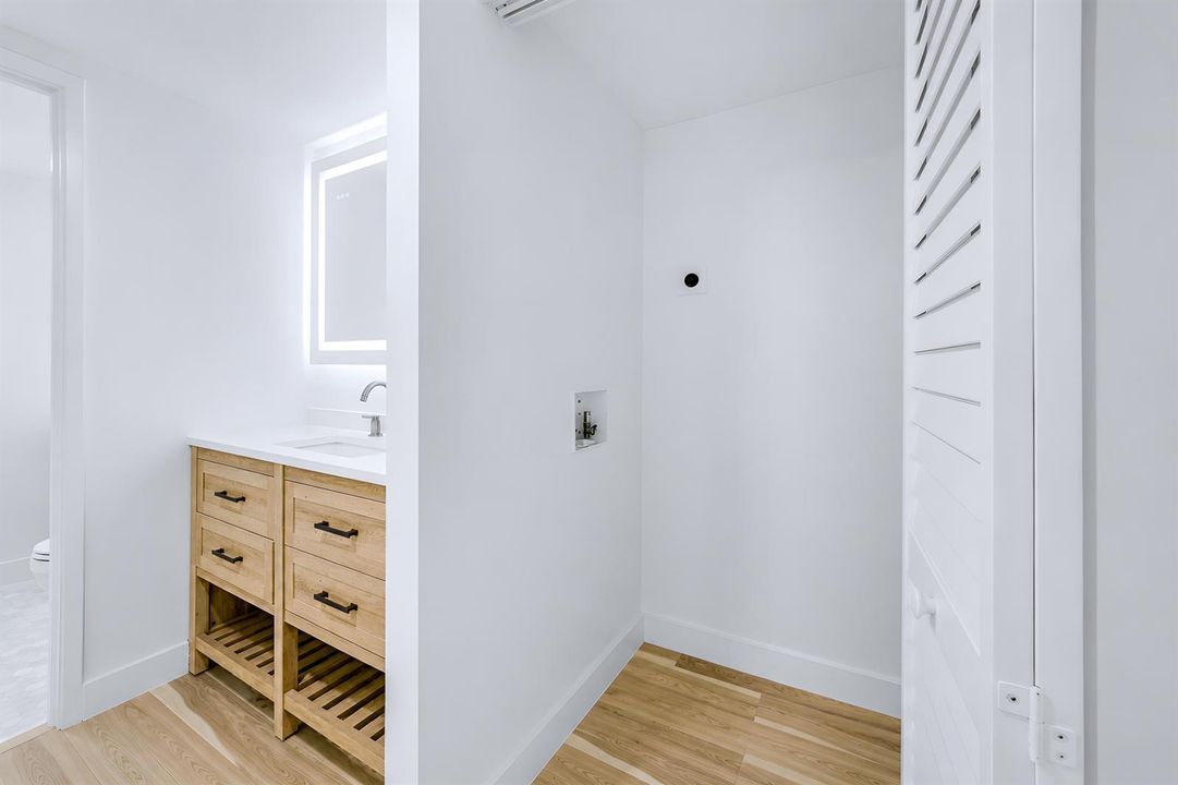 Washer/Dryer Hook-Up