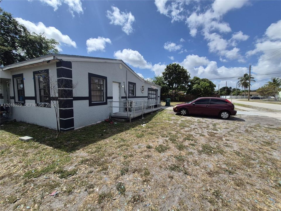 En Venta: $475,000 (4 camas, 2 baños, 1128 Pies cuadrados)