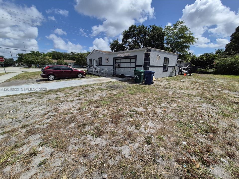 En Venta: $475,000 (4 camas, 2 baños, 1128 Pies cuadrados)