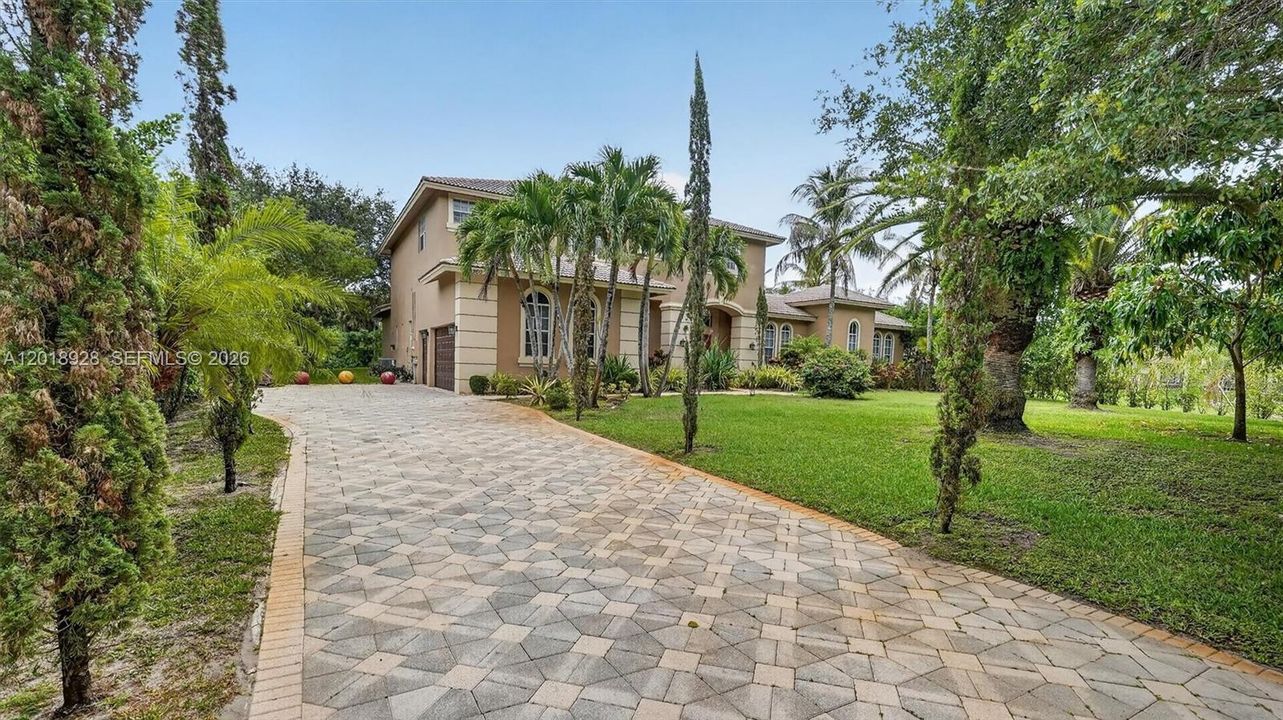 For Rent: $14,000 (5 beds, 4 baths, 5500 Square Feet)