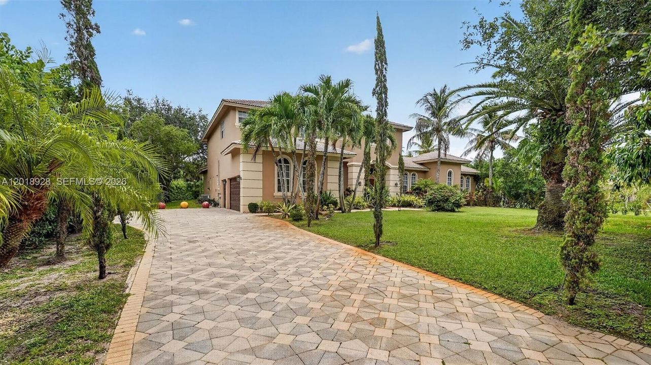 For Rent: $14,000 (5 beds, 4 baths, 5500 Square Feet)