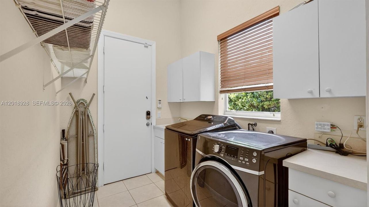 For Rent: $14,000 (5 beds, 4 baths, 5500 Square Feet)