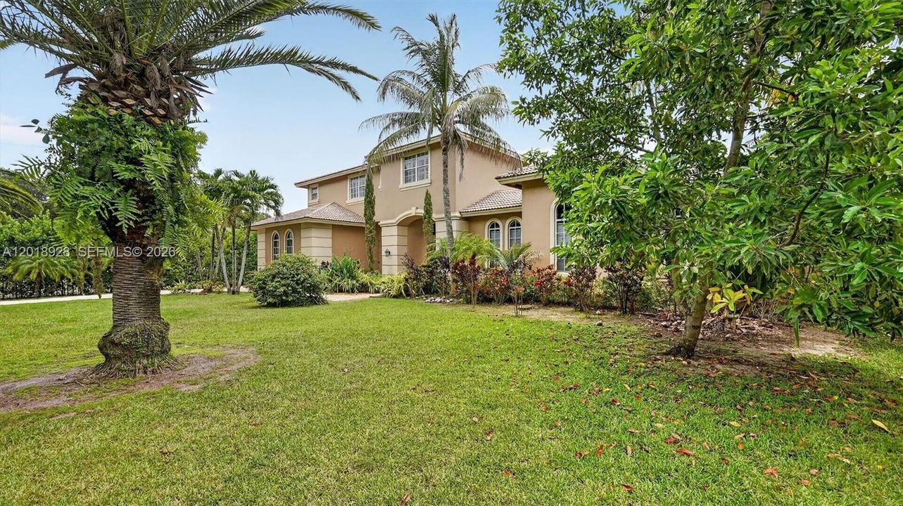 For Rent: $14,000 (5 beds, 4 baths, 5500 Square Feet)