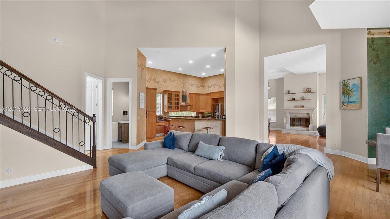 For Rent: $14,000 (5 beds, 4 baths, 5500 Square Feet)