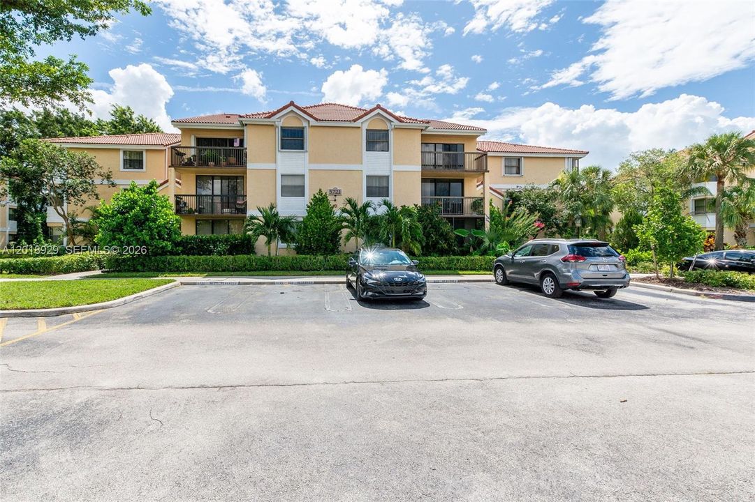 For Sale: $220,000 (2 beds, 2 baths, 1106 Square Feet)