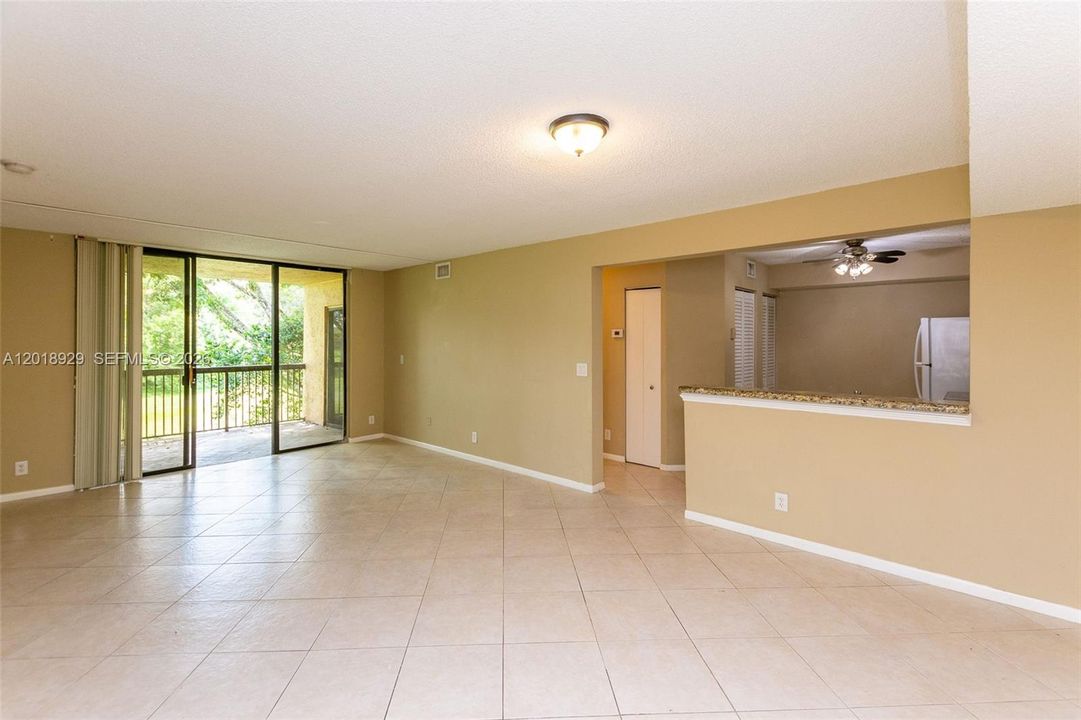 For Sale: $220,000 (2 beds, 2 baths, 1106 Square Feet)