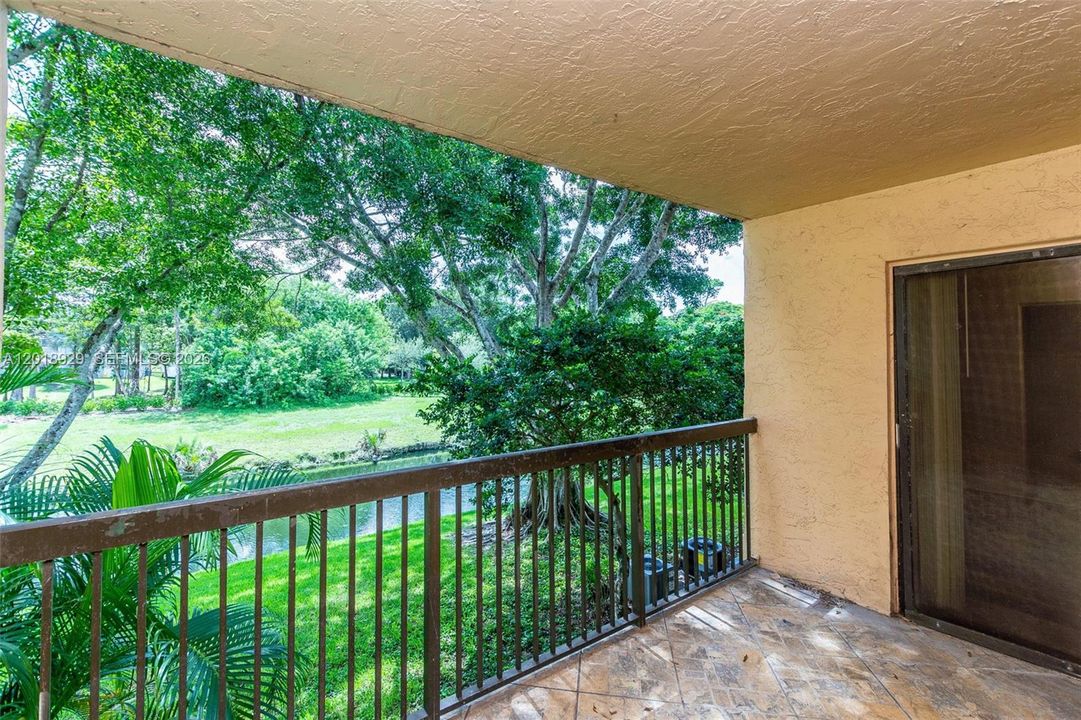 For Sale: $220,000 (2 beds, 2 baths, 1106 Square Feet)