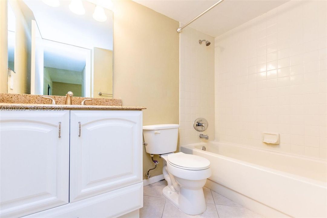 For Sale: $220,000 (2 beds, 2 baths, 1106 Square Feet)