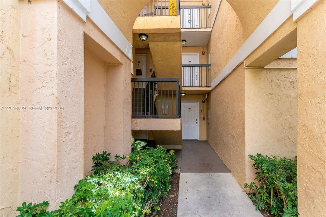For Sale: $220,000 (2 beds, 2 baths, 1106 Square Feet)