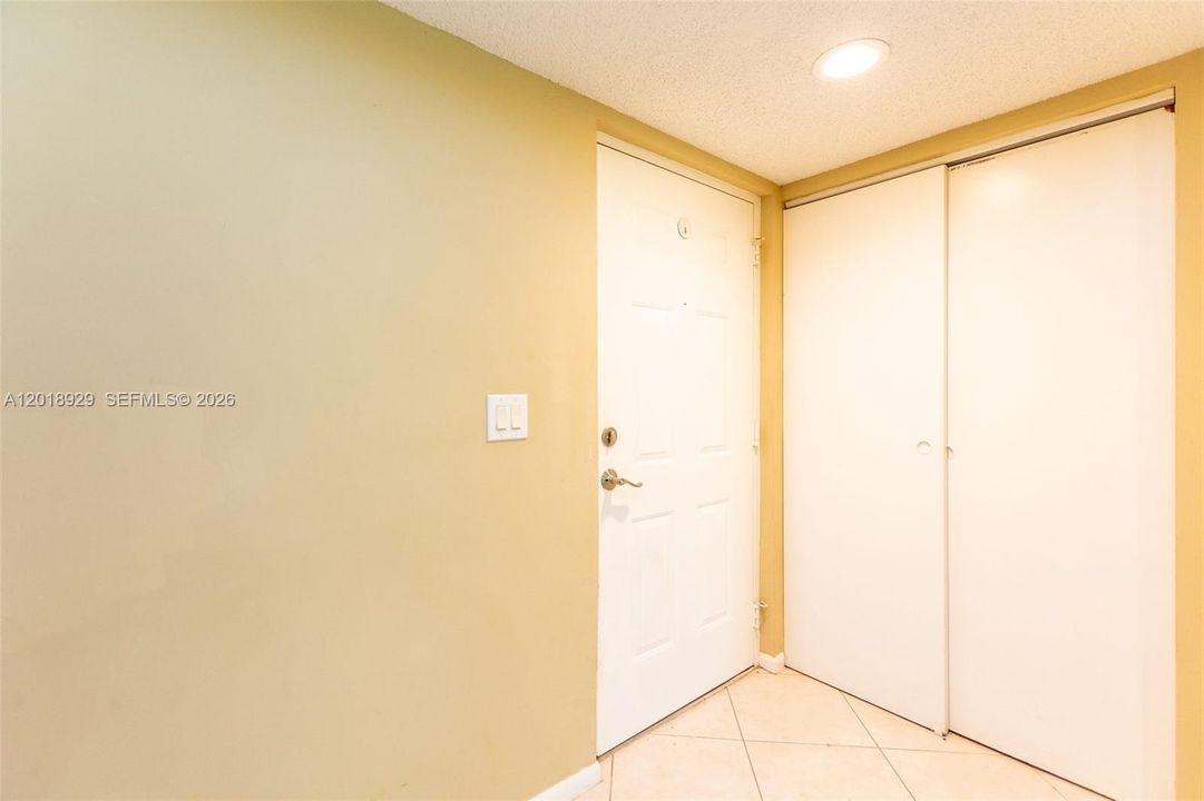 For Sale: $220,000 (2 beds, 2 baths, 1106 Square Feet)