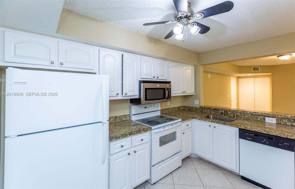 For Sale: $220,000 (2 beds, 2 baths, 1106 Square Feet)